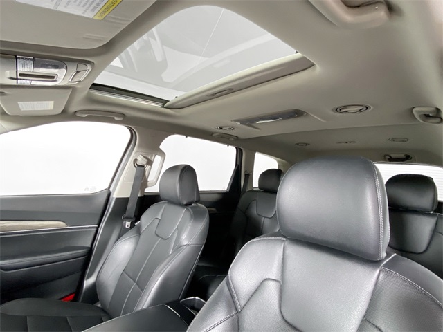 Vehicle image 19 of 33