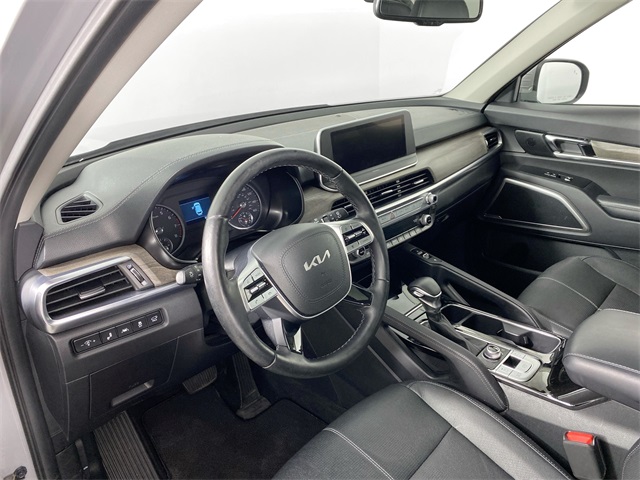 Vehicle image 9 of 33