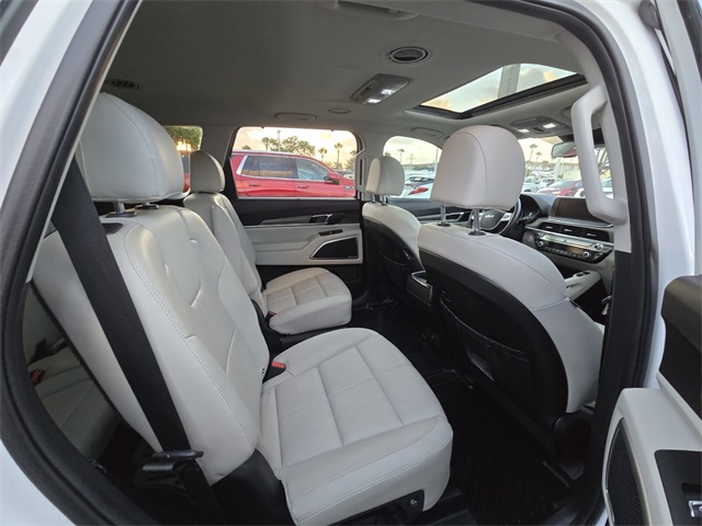 Vehicle image 17 of 29