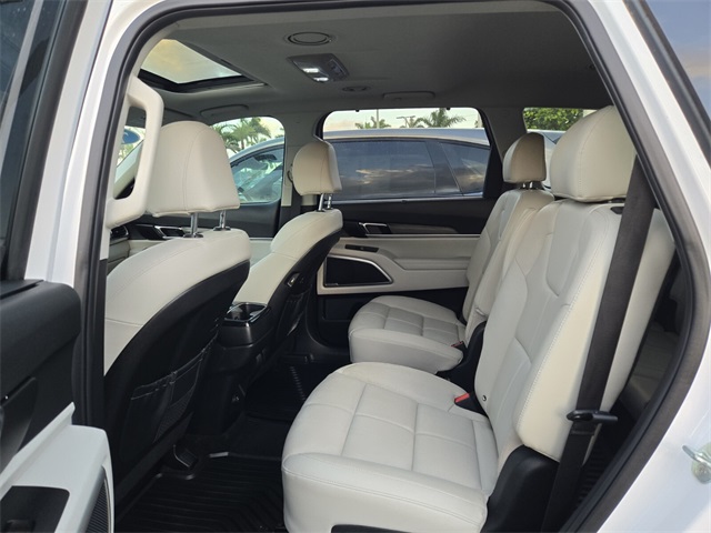 Vehicle image 10 of 29