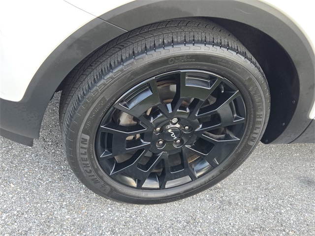 Vehicle image 6 of 29