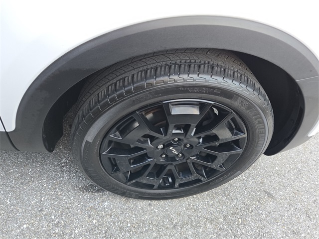 Vehicle image 20 of 29