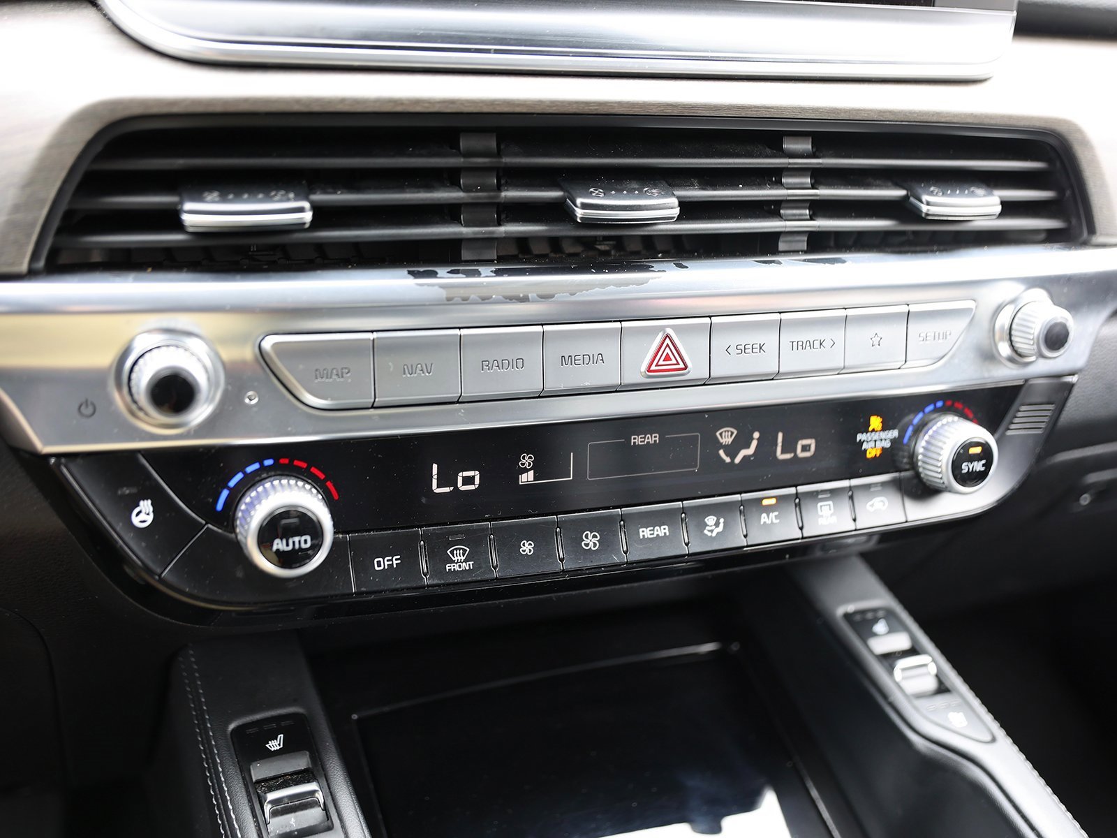 Vehicle image 27 of 44