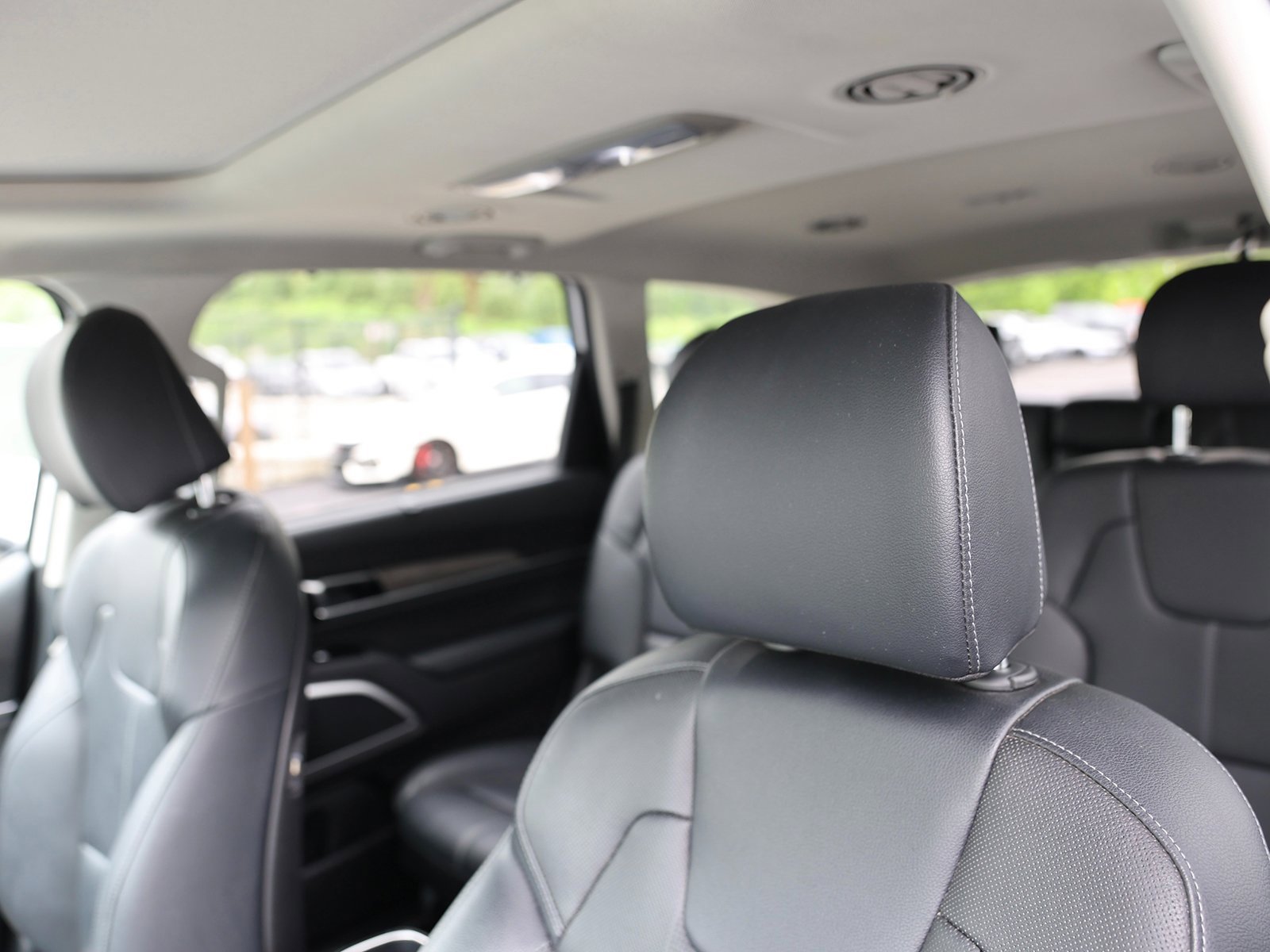 Vehicle image 21 of 44