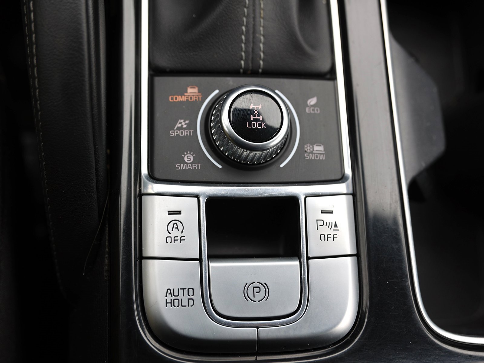 Vehicle image 33 of 44