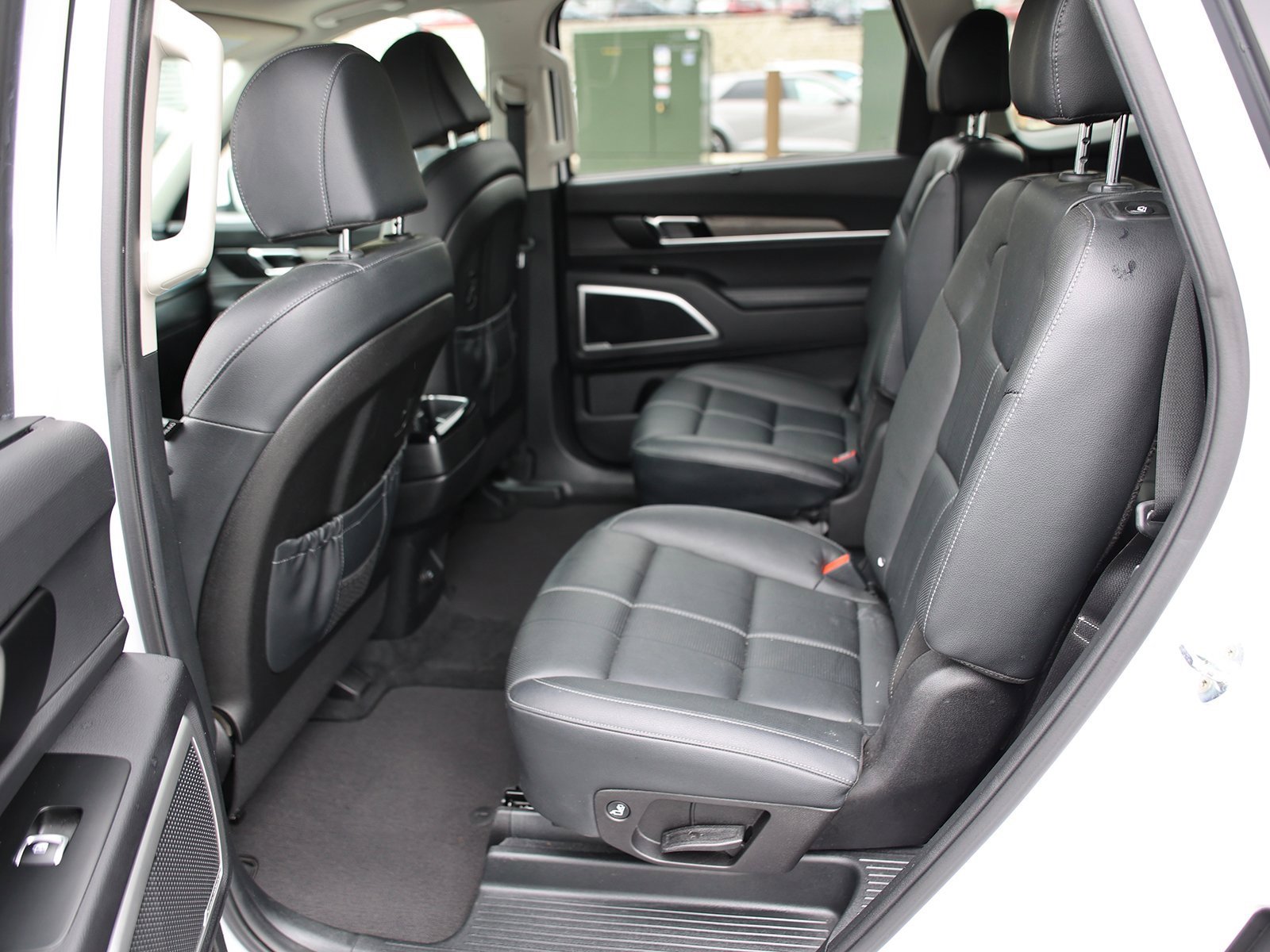 Vehicle image 22 of 44