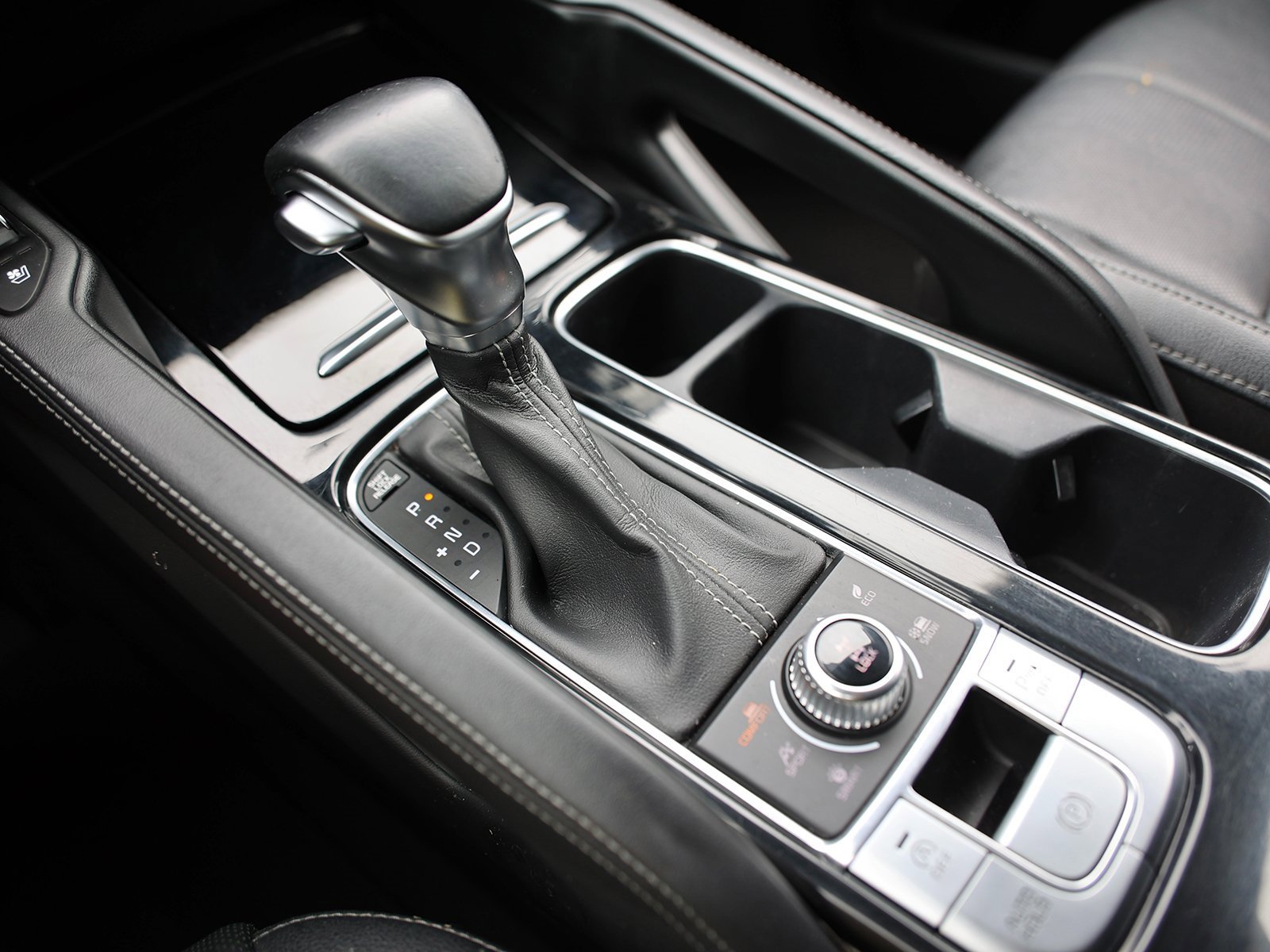 Vehicle image 31 of 44
