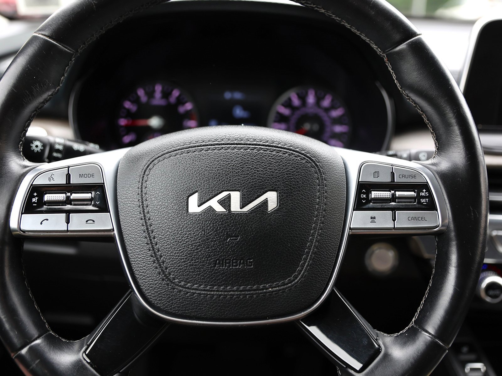 Vehicle image 40 of 44