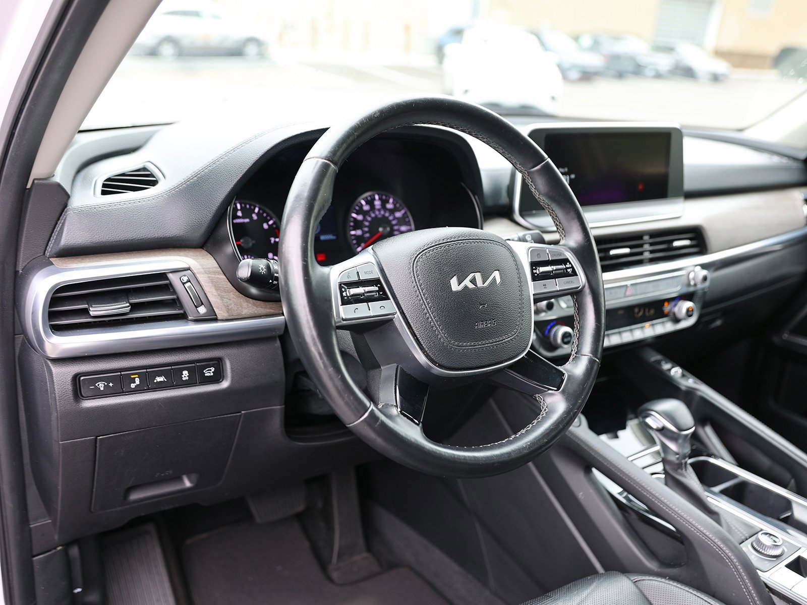Vehicle image 9 of 44