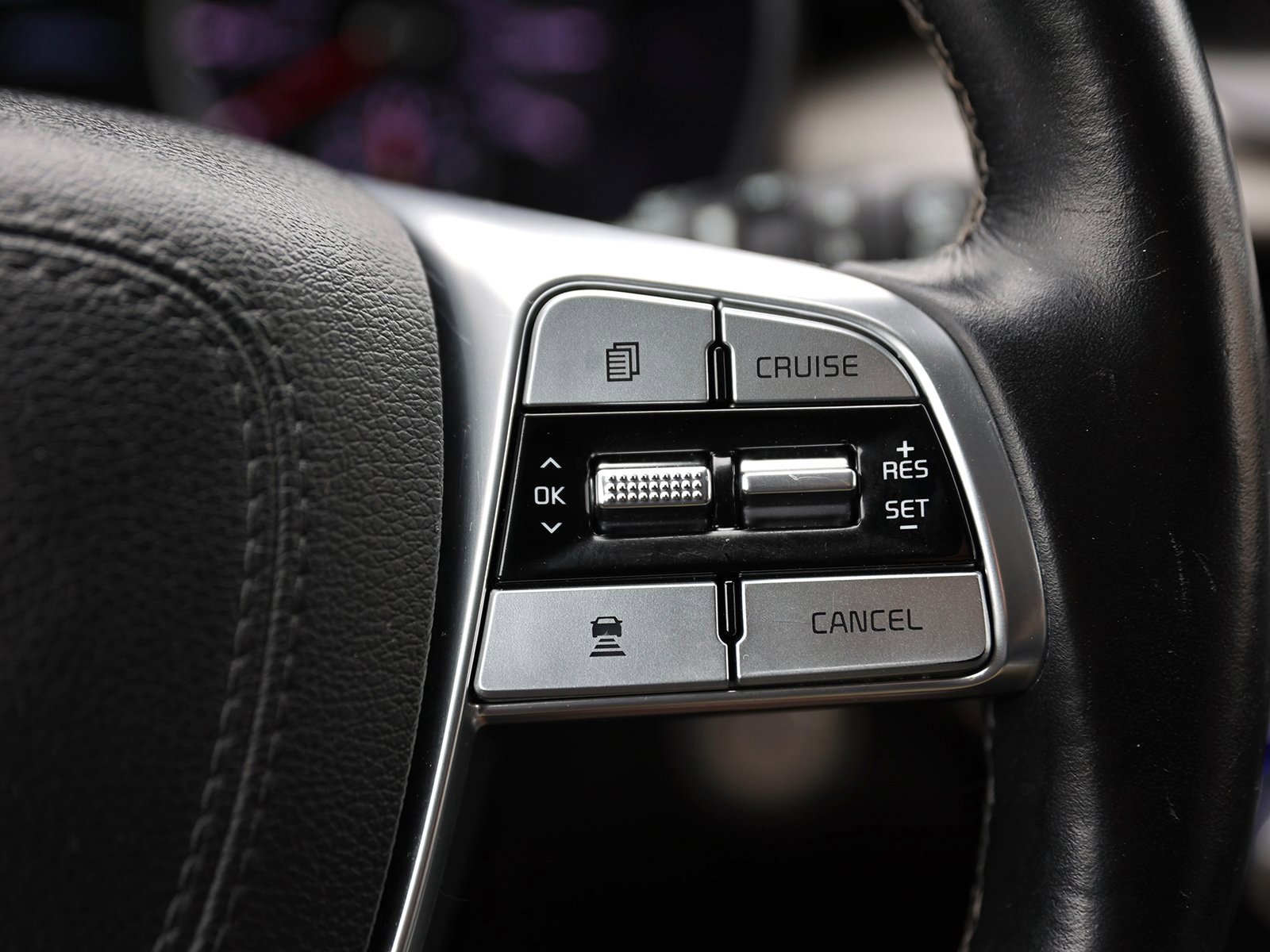 Vehicle image 42 of 44