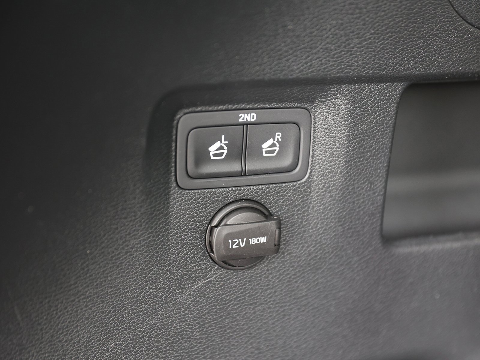 Vehicle image 17 of 44