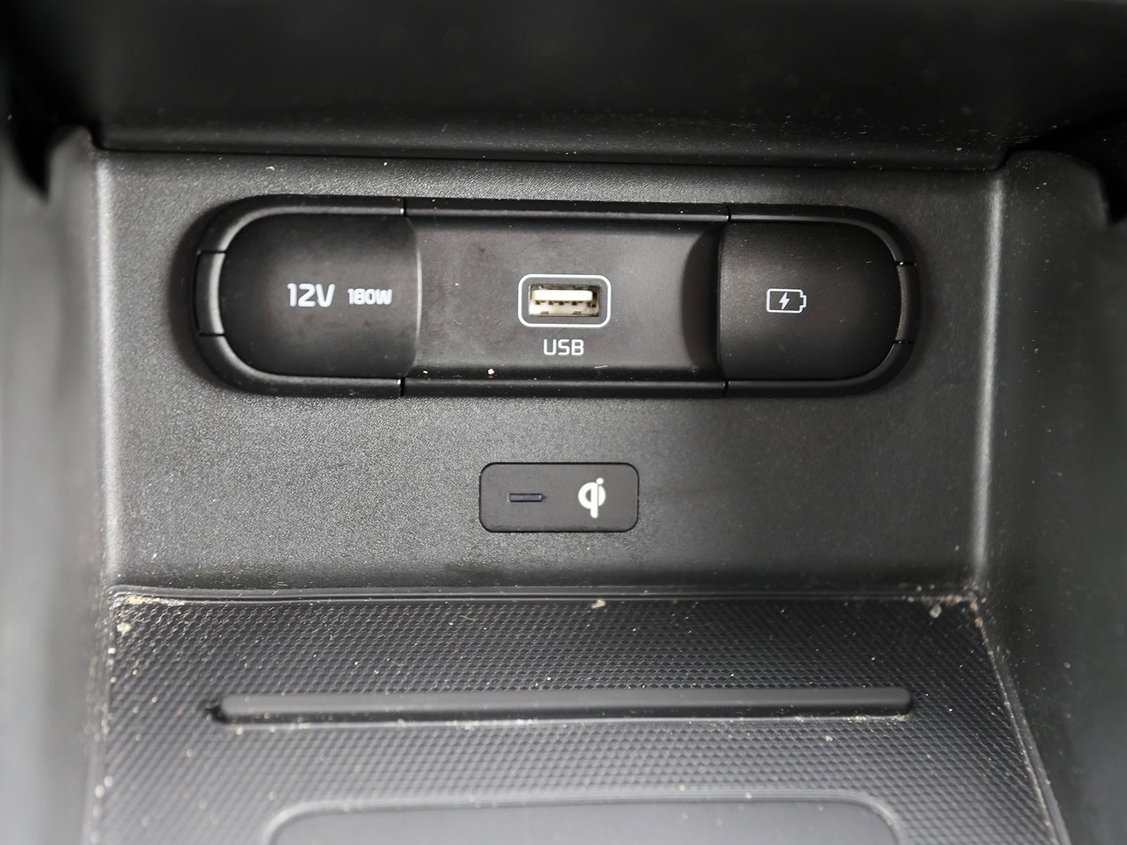 Vehicle image 28 of 44