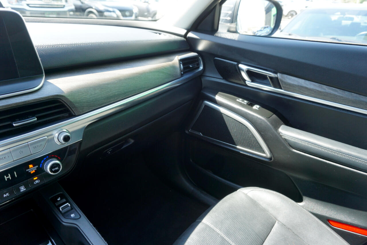 Vehicle image 25 of 29