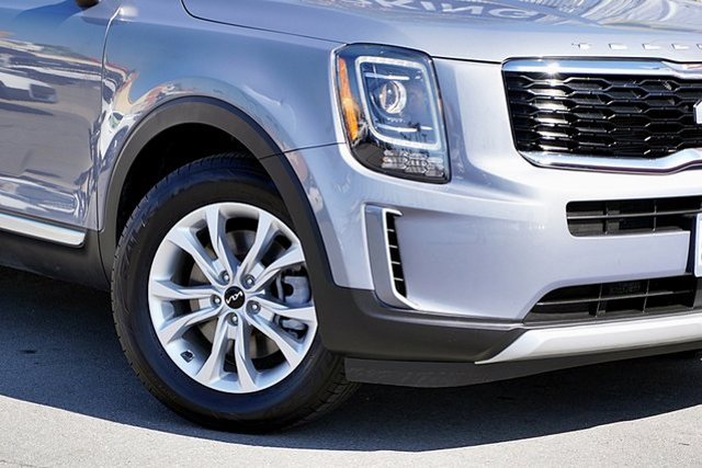 2022 Kia Telluride LX Image 8 of 39