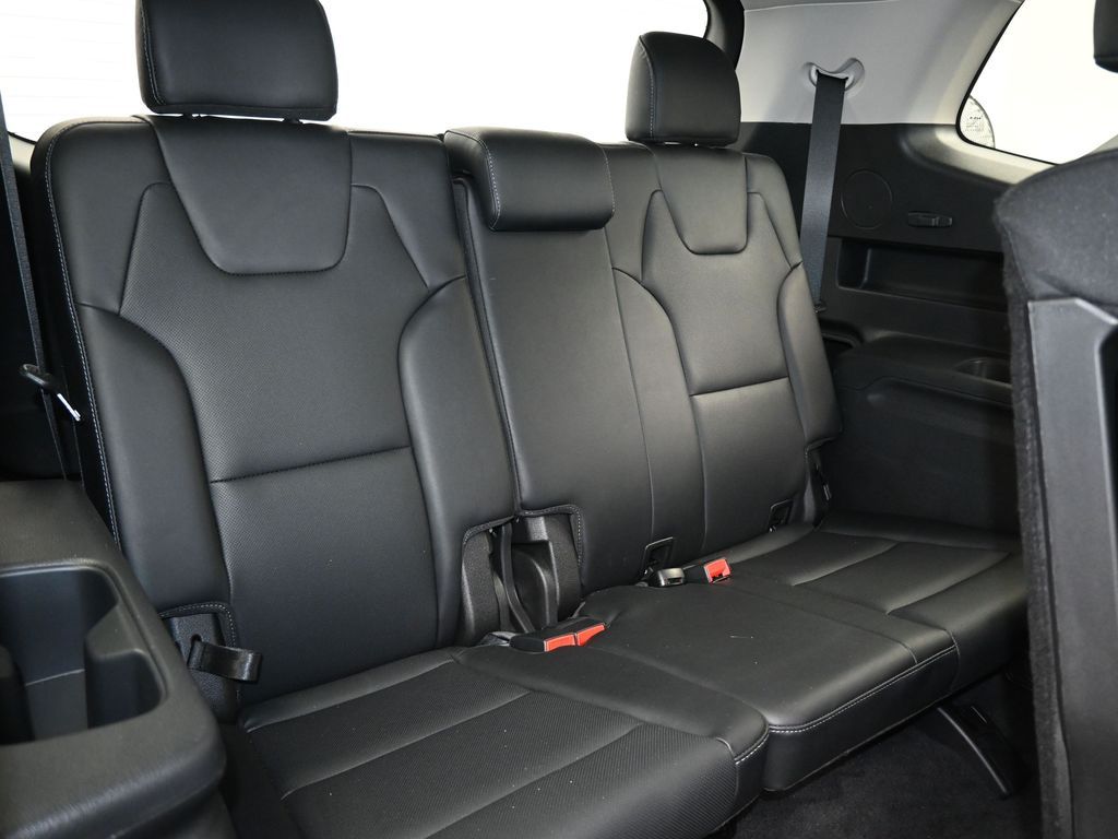 Vehicle image 60 of 66