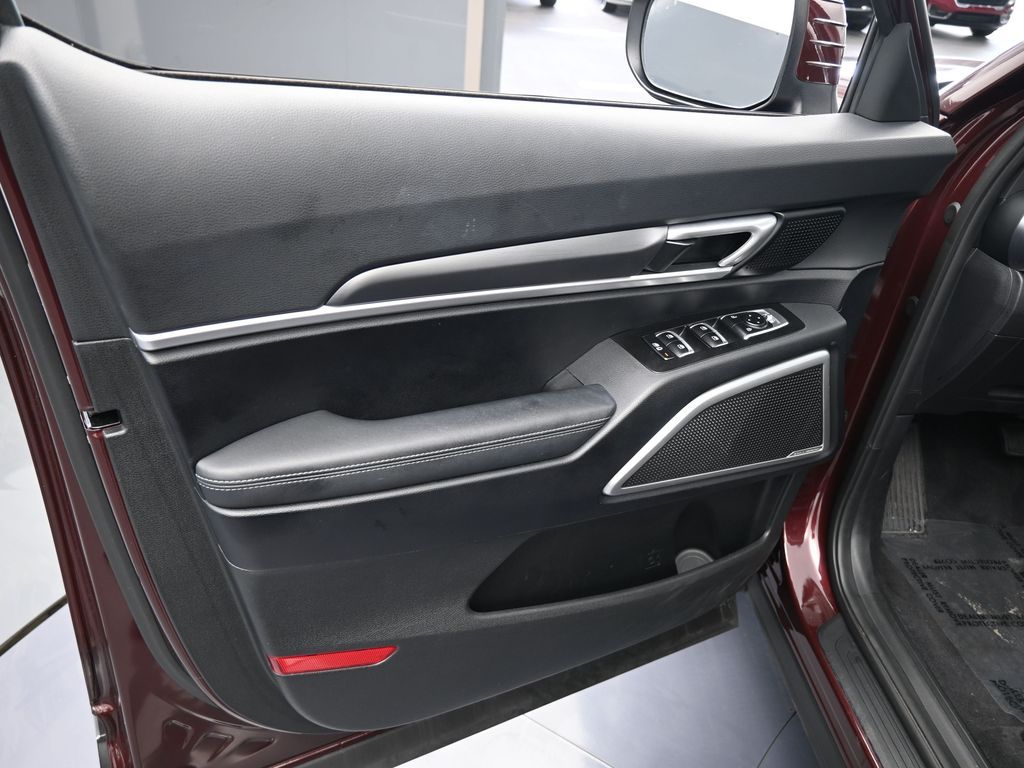 Vehicle image 37 of 66