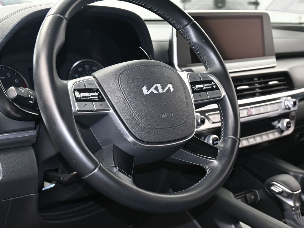 Vehicle image 35 of 66