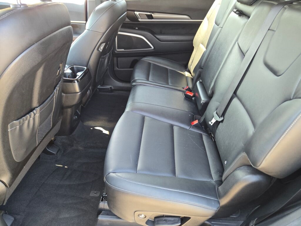 2022 Kia Telluride LX Image 9 of 31