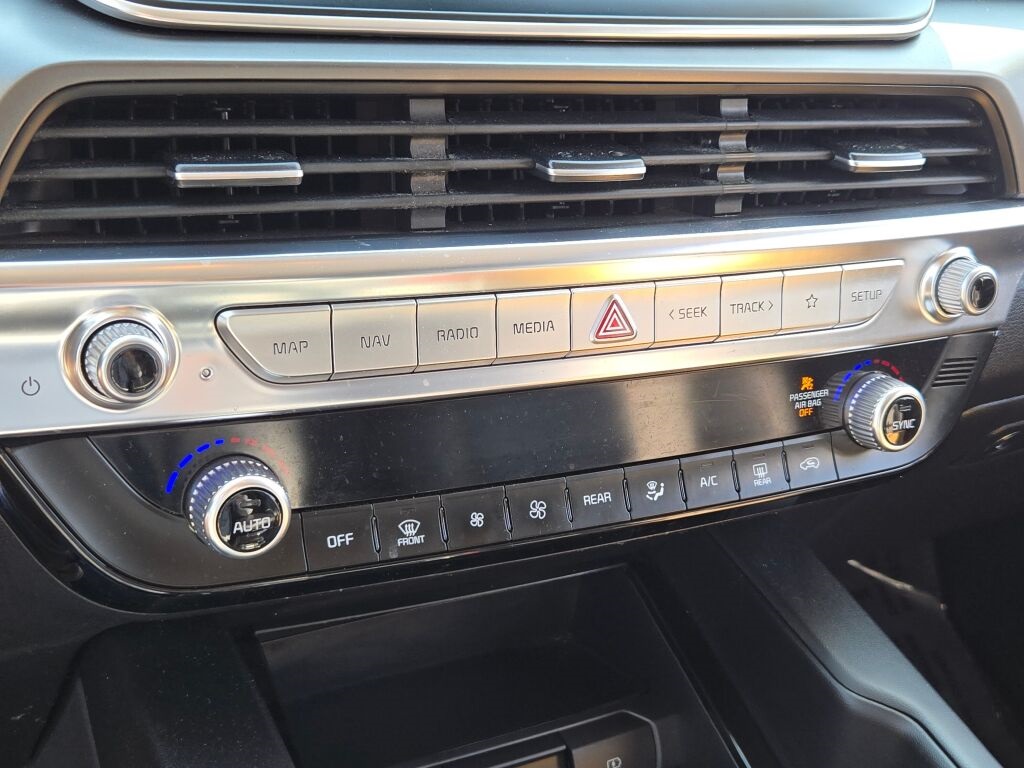 2022 Kia Telluride LX Image 17 of 31