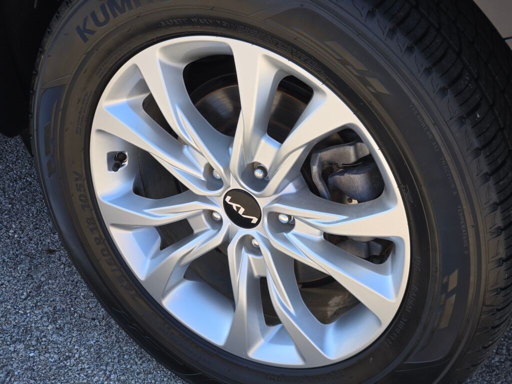 2022 Kia Telluride LX Image 4 of 31