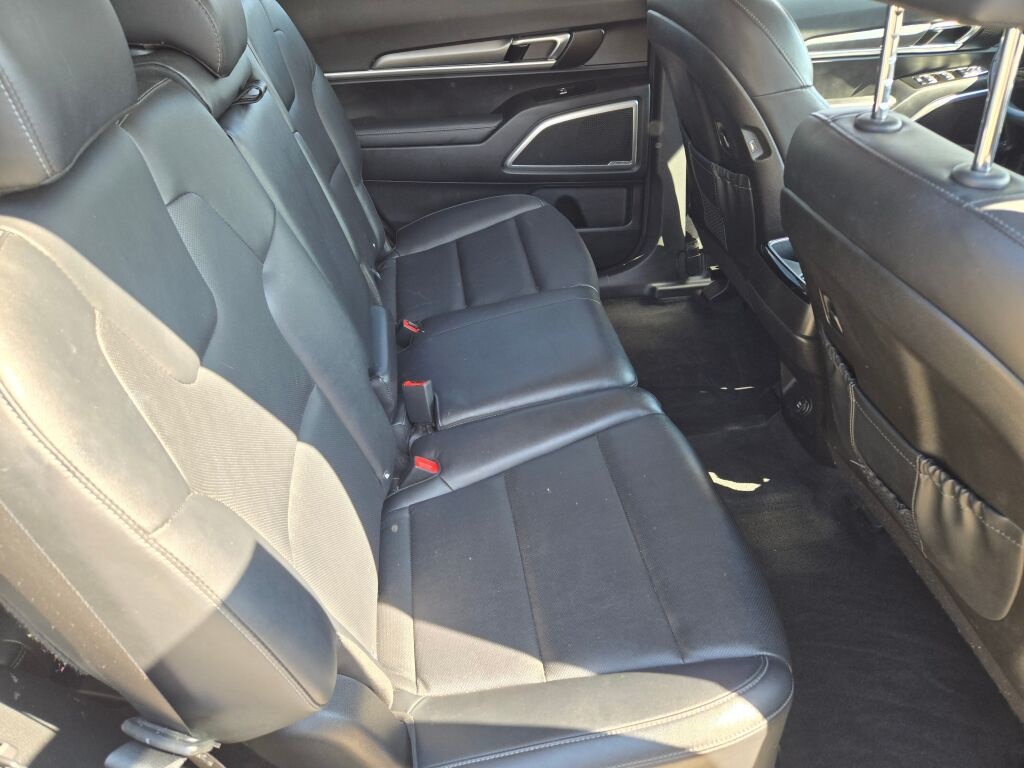 2022 Kia Telluride LX Image 8 of 31