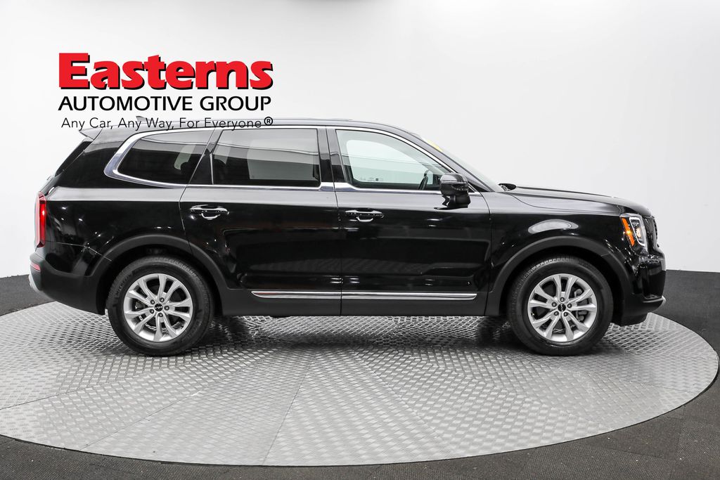 Vehicle image 16 of 64
