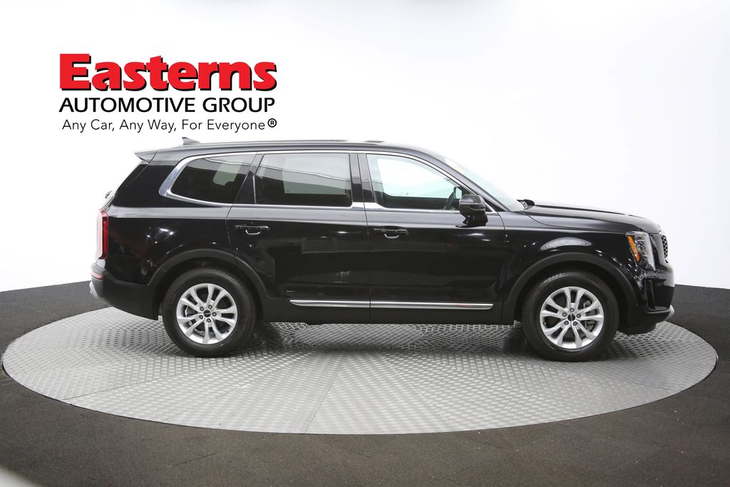 Vehicle image 17 of 64