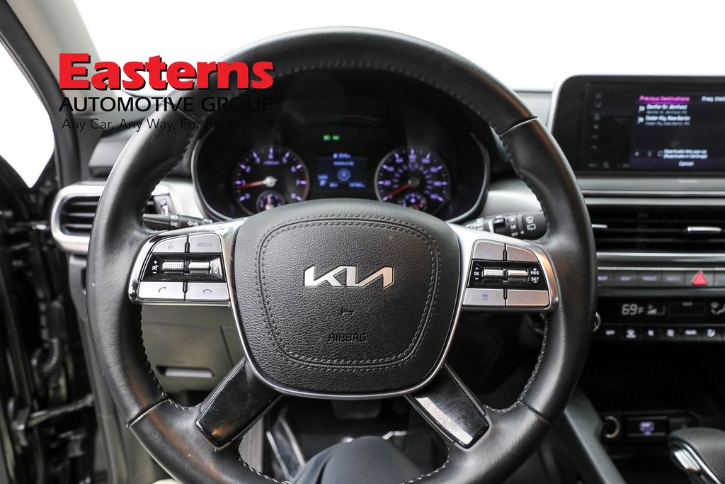Vehicle image 40 of 64
