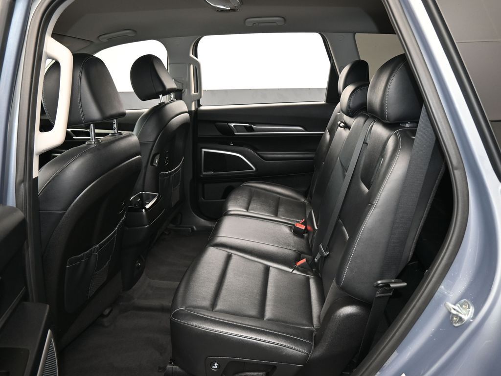 Vehicle image 53 of 66