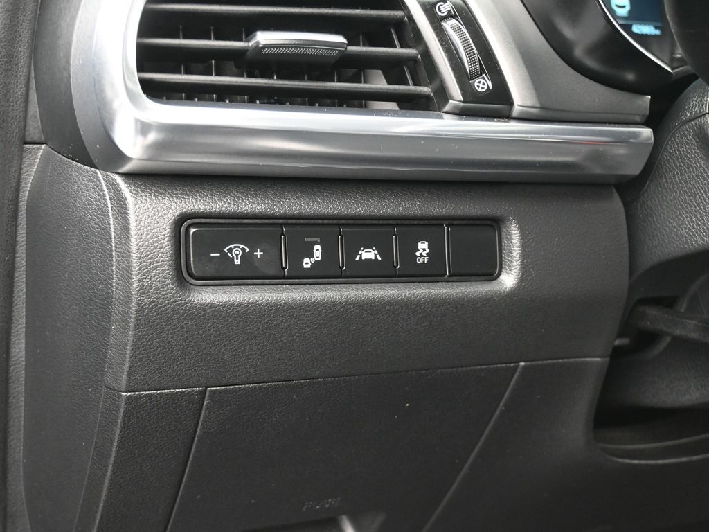 Vehicle image 36 of 66