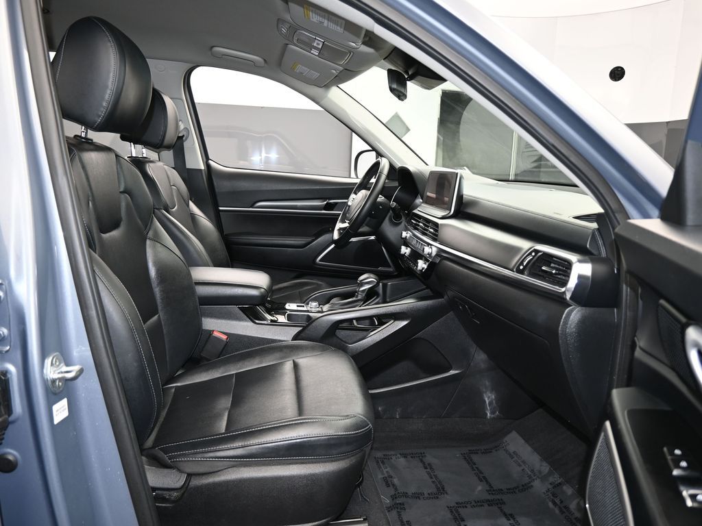 Vehicle image 63 of 66