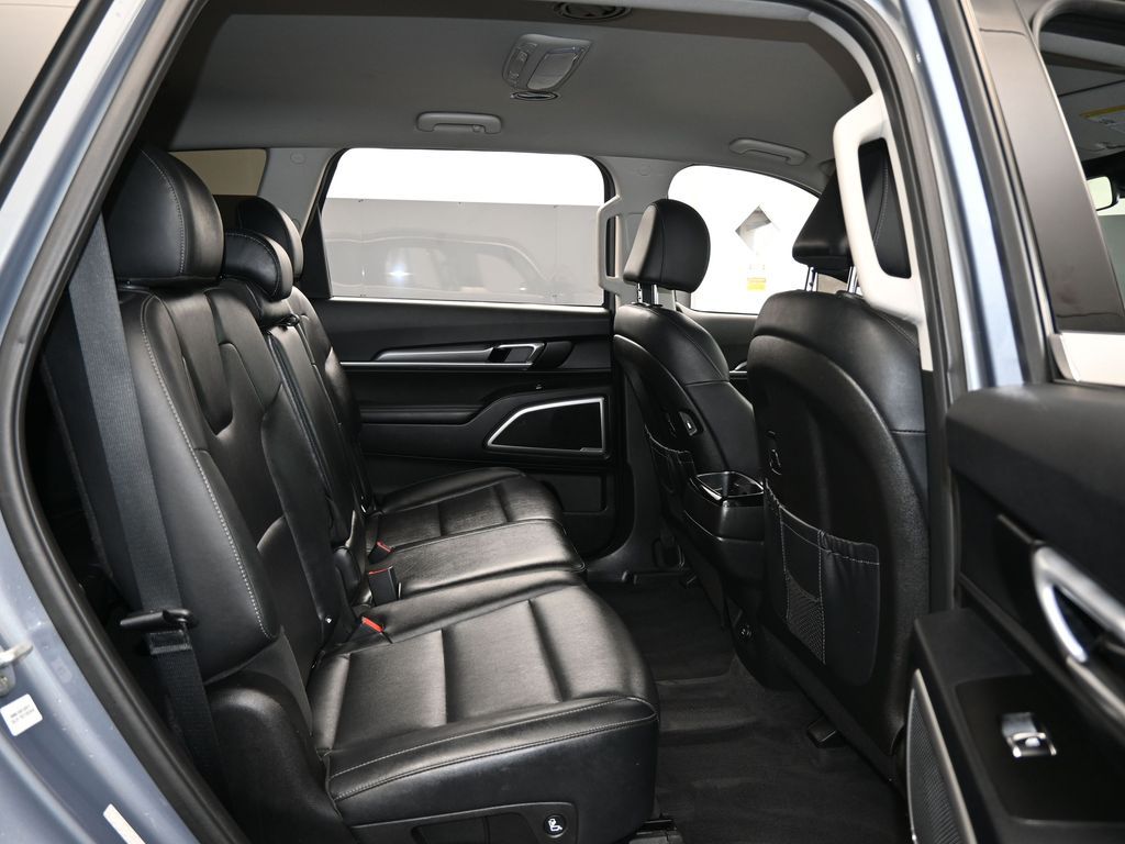 Vehicle image 59 of 66
