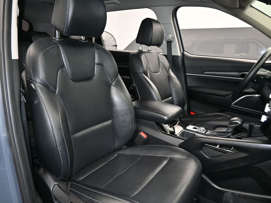 Vehicle image 62 of 66