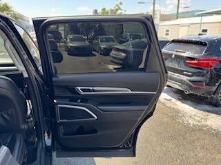 Vehicle image 14 of 32