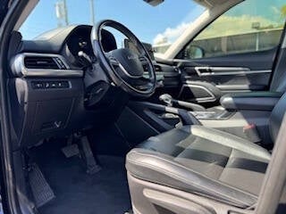 Vehicle image 7 of 32