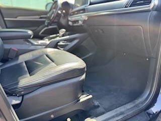 Vehicle image 11 of 32