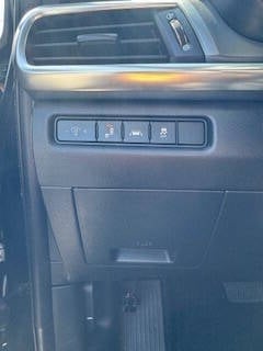 Vehicle image 22 of 32