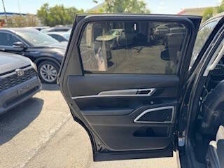 Vehicle image 10 of 32