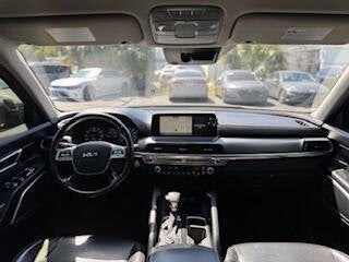 Vehicle image 15 of 32