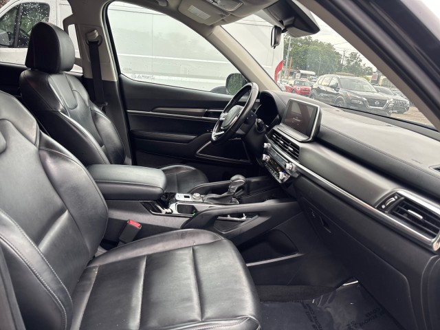 Vehicle image 13 of 22