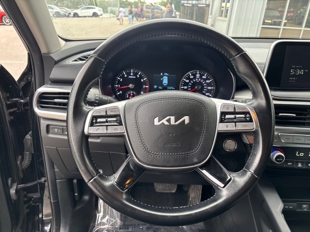 Vehicle image 16 of 22