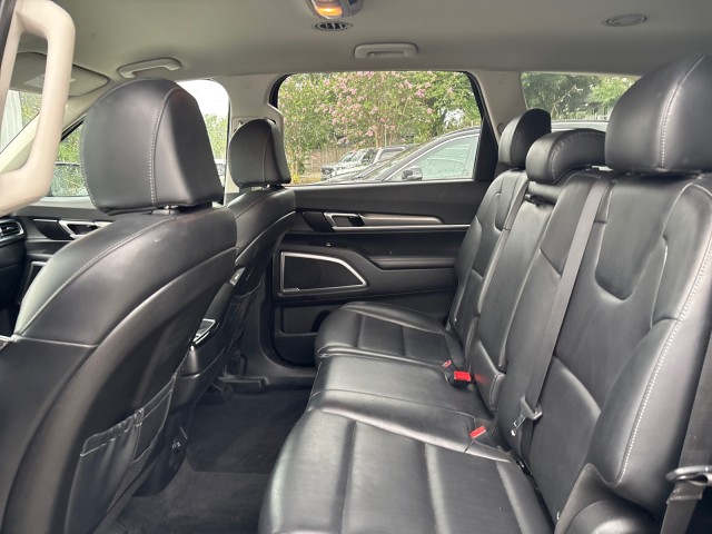 Vehicle image 11 of 22