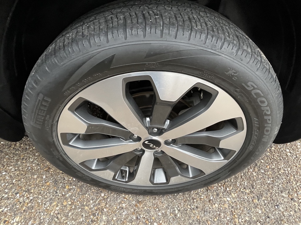 2022 Kia Telluride S Image 4 of 22