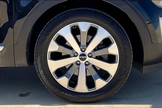 Vehicle image 11 of 34