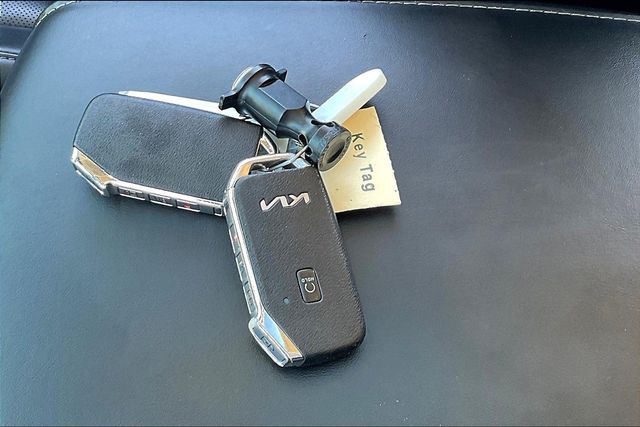 Vehicle image 13 of 34