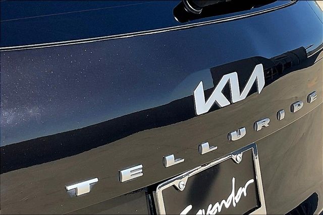 Vehicle image 10 of 34