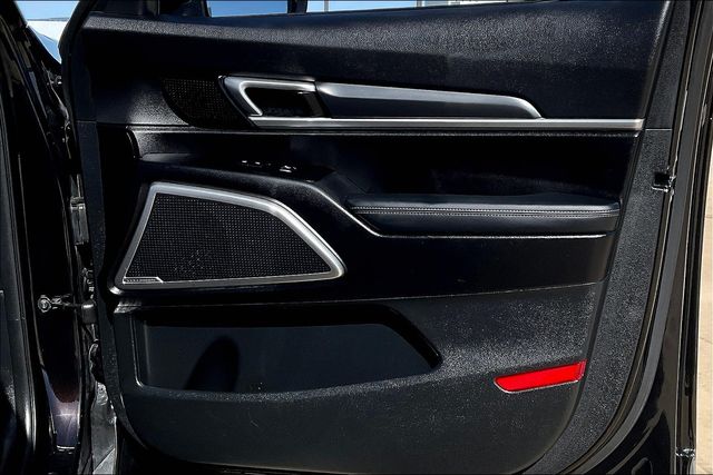 Vehicle image 24 of 34
