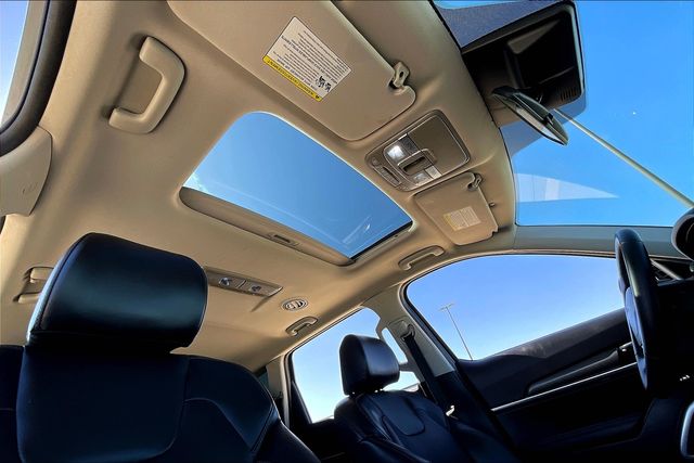 Vehicle image 22 of 34