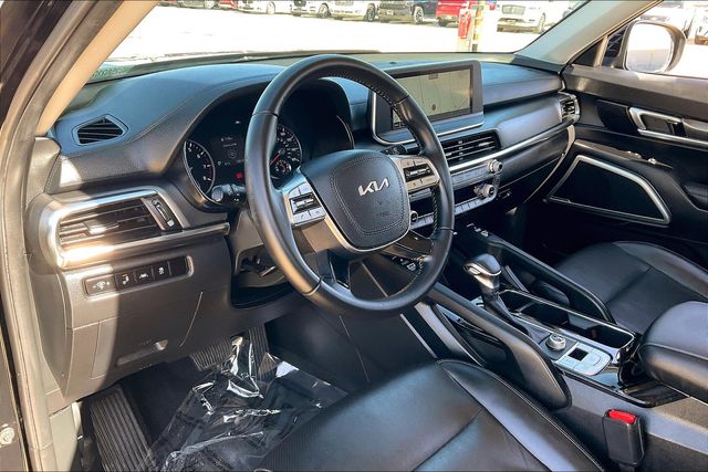 Vehicle image 14 of 34