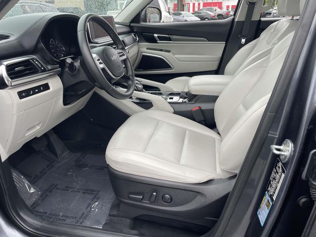 Vehicle image 19 of 42